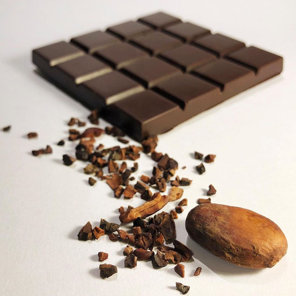 Gustaf Mabrouk – From Bean To Bar Starter Kit - Chokladmakarens handbok - fermenterade och torkade kakaobönor - Melangeur – Conch är en ”Twin Stone Wet Grinder” böna och kaka
