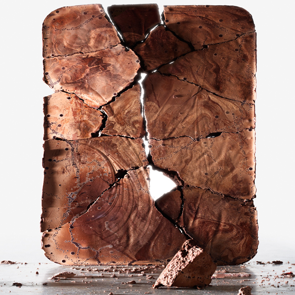 Gustaf Mabrouk – From Bean To Bar Starter Kit - Chokladmakarens handbok - fermenterade och torkade kakaobönor - Melangeur – Conch är en ”Twin Stone Wet Grinder” sprucken kaka
