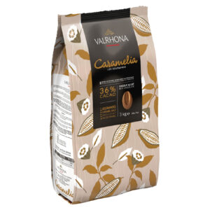Valrhona Caramélia 36 % 3 kg – mjölkchoklad i pellets med intensiv karamellsmak. Perfekt för praliner, ganache, mousse och dessert.