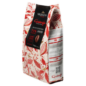 Valrhona Caraïbe 66 % 3 kg – mild och balanserad mörk choklad i pellets med toner av russin, vanilj och nötter. För praliner och dessert.