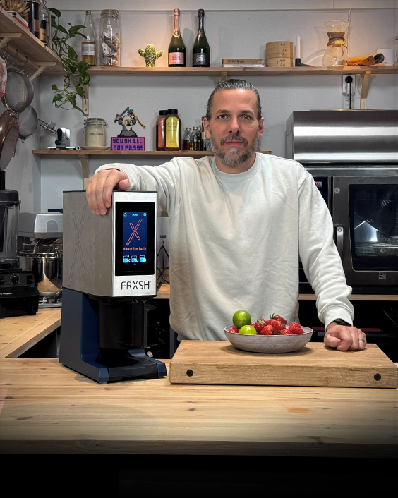 FRXSH profesionell glassmaskin och tillbehör för glass, sorbet och dessert. Köp bägare, knivar utrustning för restaurang och konditori.